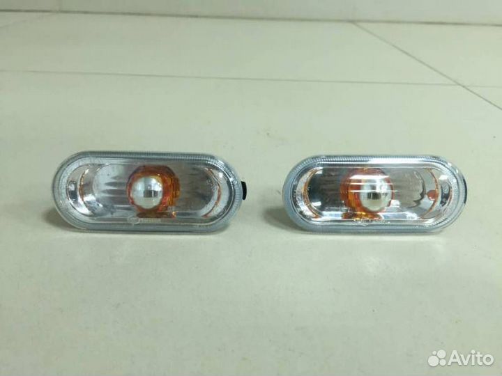 Повторитель на крыло Volkswagen Polo Sed RUS 2011