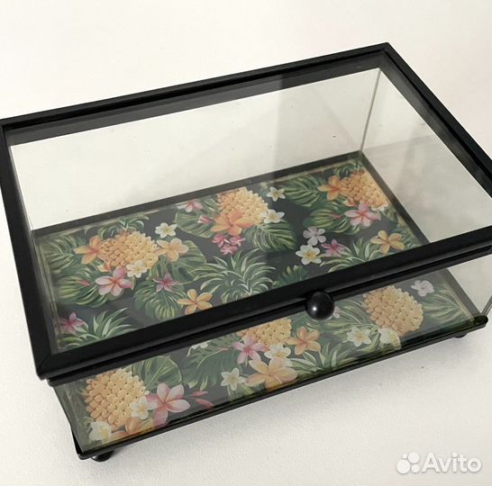 Стеклянная шкатулка