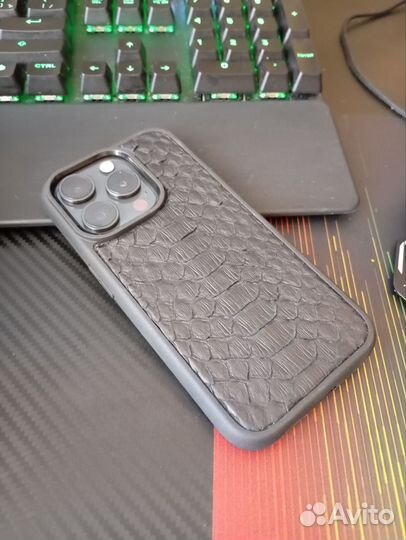 Чехол на iPhone 15 pro из натуральной кожи питона