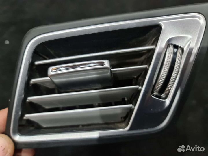 Передний правый воздуховод Mercedes C207