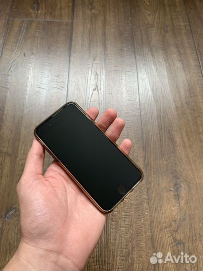 Телефон iPhone 7