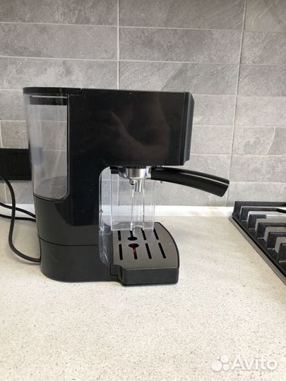 Кофеварка рожковая Redmond RCM-1511