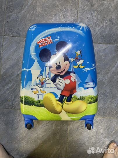 Детский чемодан на колесиках
