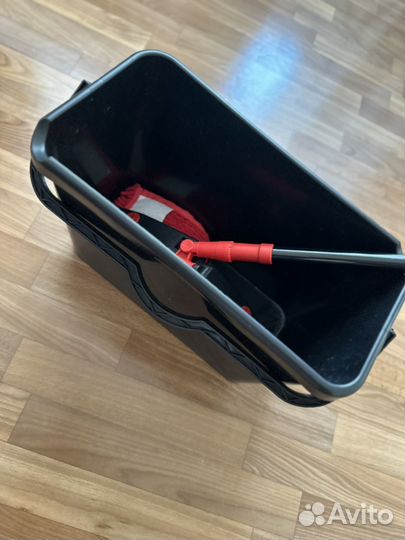 Ведро и швабра