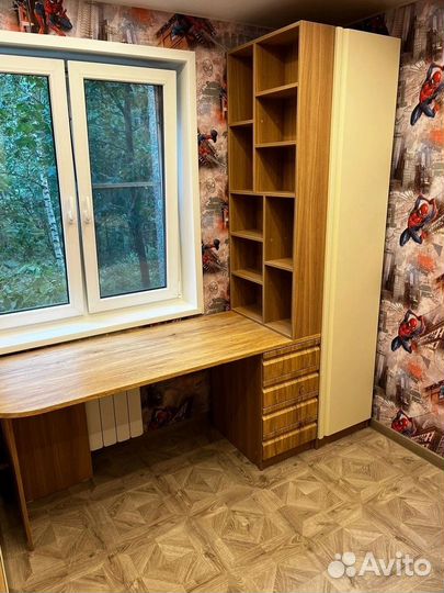 Письменный стол в детскую