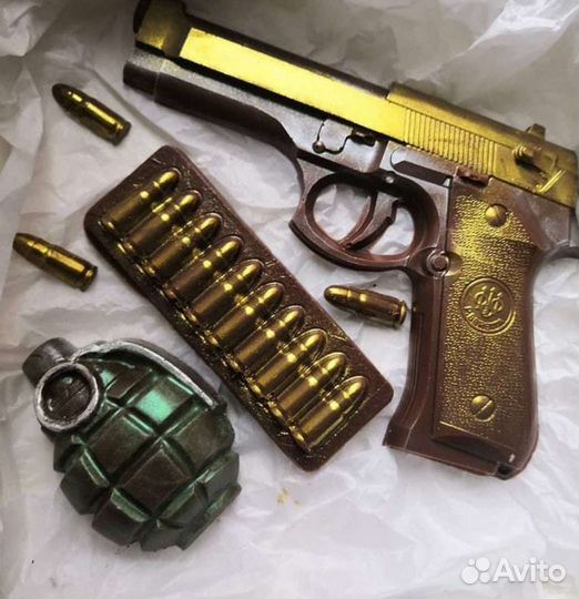 Шоколадный пистолет с гранатой