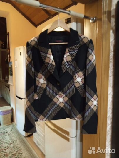 Женский костюм