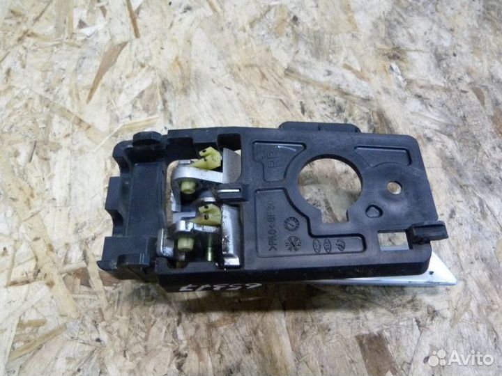 Ручка внутренняя двери задней правая Kia RIO 2011