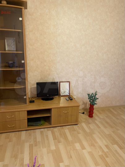 2-к. квартира, 58 м², 8/15 эт.