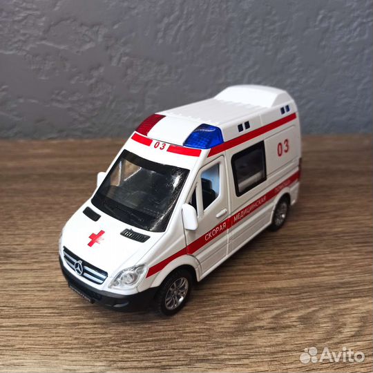 Машинки металлические скорая помощь инерционная