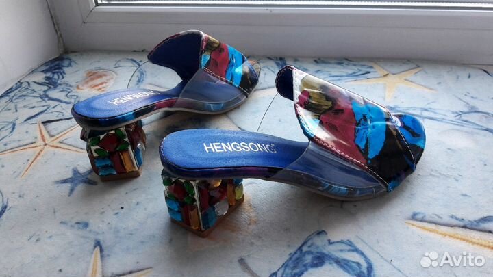 Босоножки новые