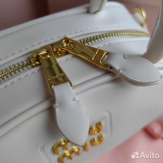 Сумка кожаная Miu Miu белая
