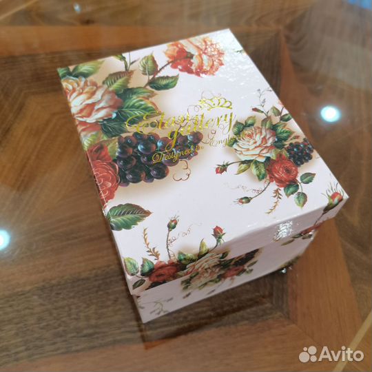 Вазочка фарфоровая