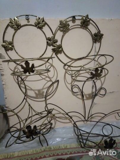 Подставка под цветы металлическая