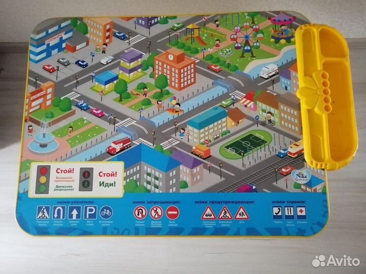 Детский письменный стол и стул