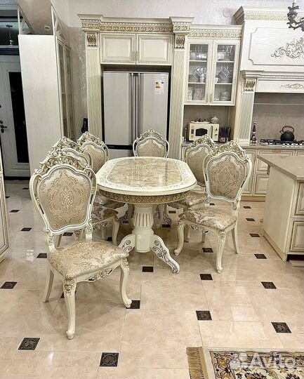 Стол обеденный. В наличии