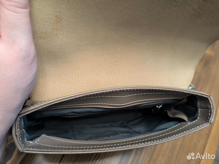 Сумка кожаная через плечо на клапане