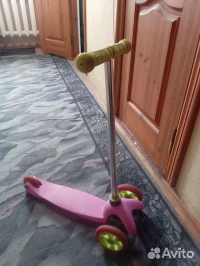 Самокат 3х колёсный для девочки Reaction