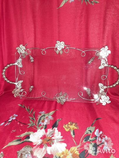 Поднос,ваза из стекла с ручками из металла