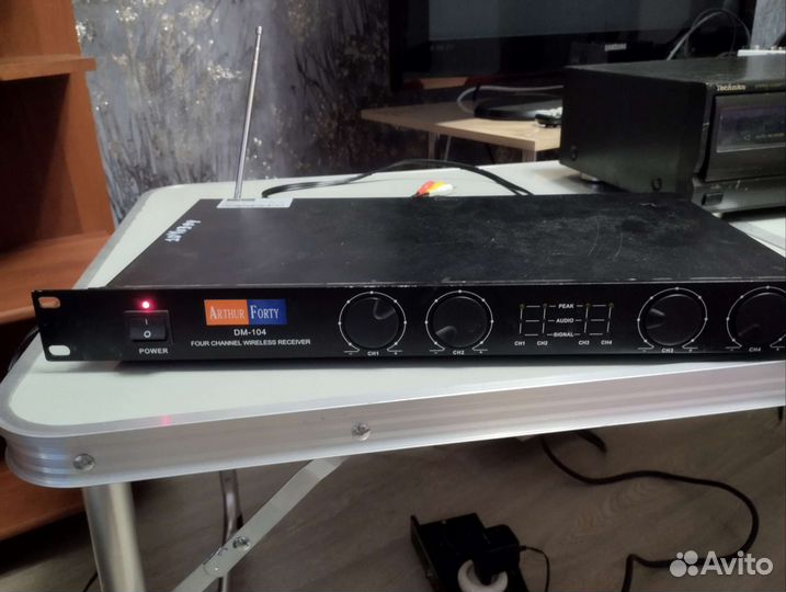 База для радиомикрофонов Artur forty dm-104