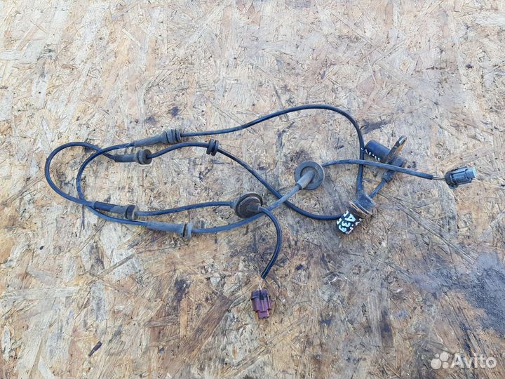 Датчик ABS передний Nissan Maxima A33