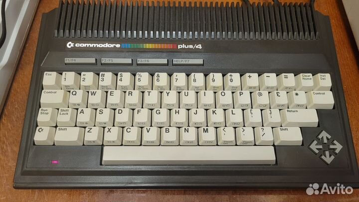 Commodore plus/4 ретро