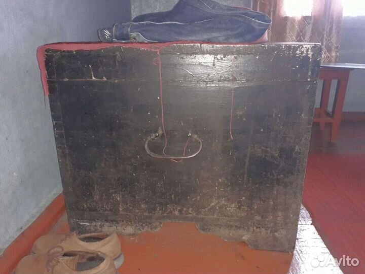 Сундук старинный