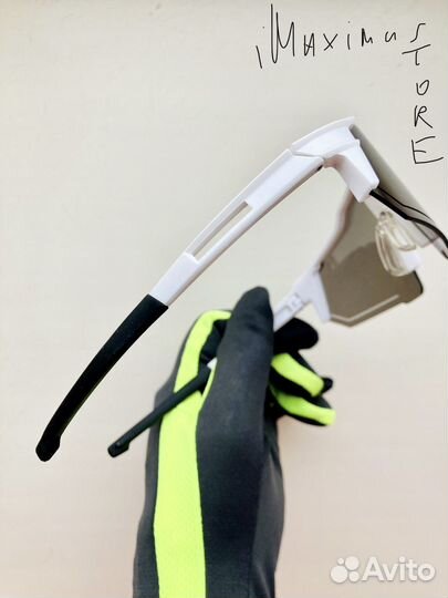 Спортивные очки с зеркальными линзами