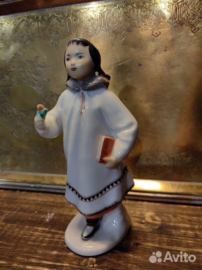 Фарфоровые статуэтки дети