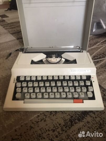 Печатная машинка Commodore 40