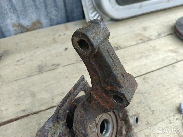 Кулак поворотный передний левый Nissan X-Trail T31