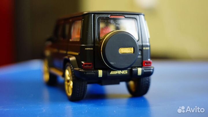 Моделька машины mercedes