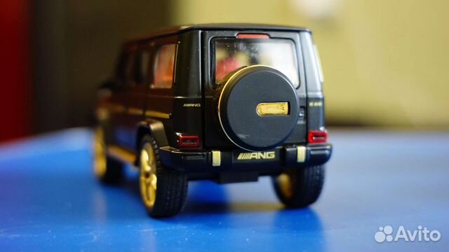 Моделька машины mercedes