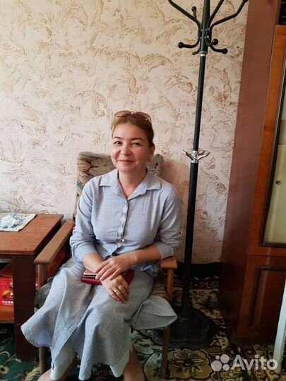 Домработницей