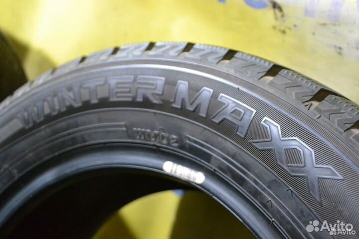 Dunlop Winter Maxx WM02 215/55 R16