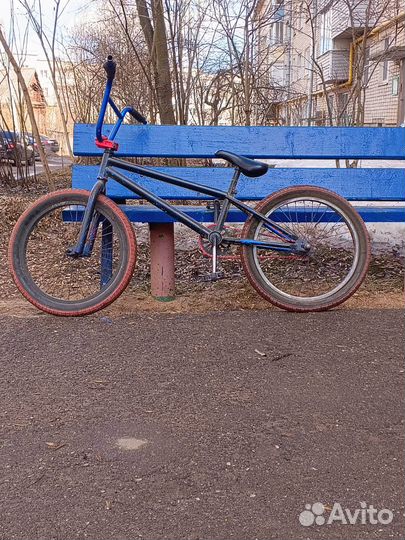 Трюковой велосипед bmx в хорошем состоянии