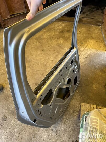 Лада largus задняя левая дверь