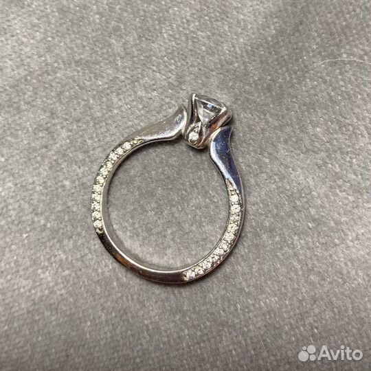 Продам серебрянное кольцо 17,5