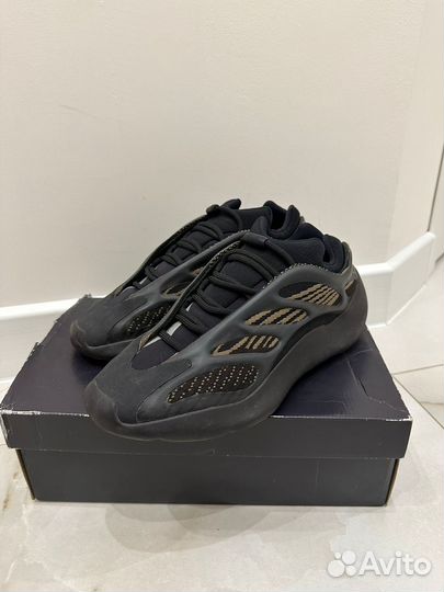 Adidas yeezy boost 700 v3