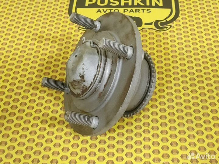 Ступица колеса задняя левая Mitsubishi Lancer CS3W