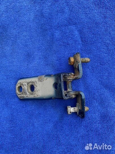 Петля двери Mitsubishi Lancer 9