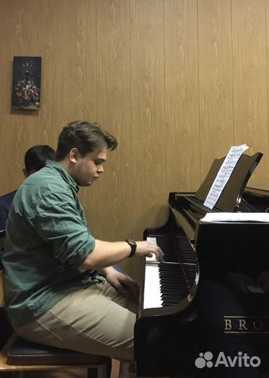 Репетитор по вокалу и игре на фортепиано