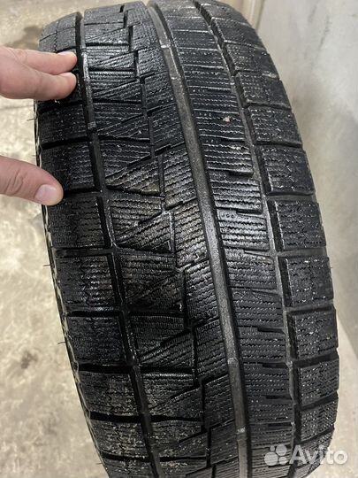 Bridgestone Blizzak Revo GZ 215/55 R16 93S