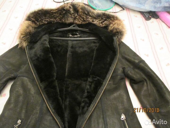 Облегченная дубленка необычного кроя