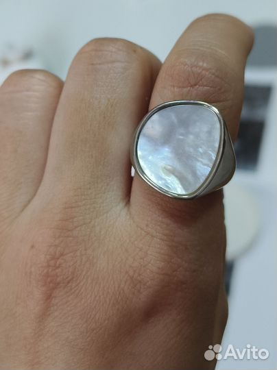 Кольцо с натуральным перламутром 18.5