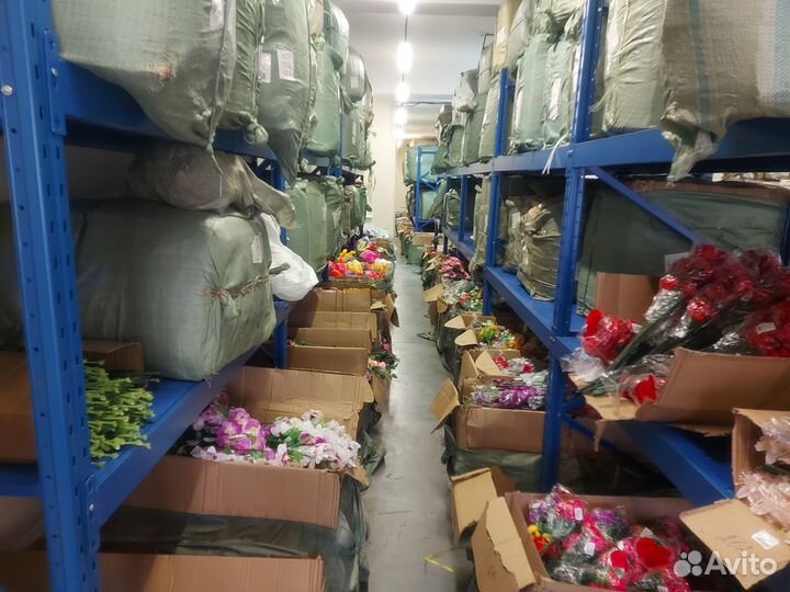 Искусственные цветы и зелень