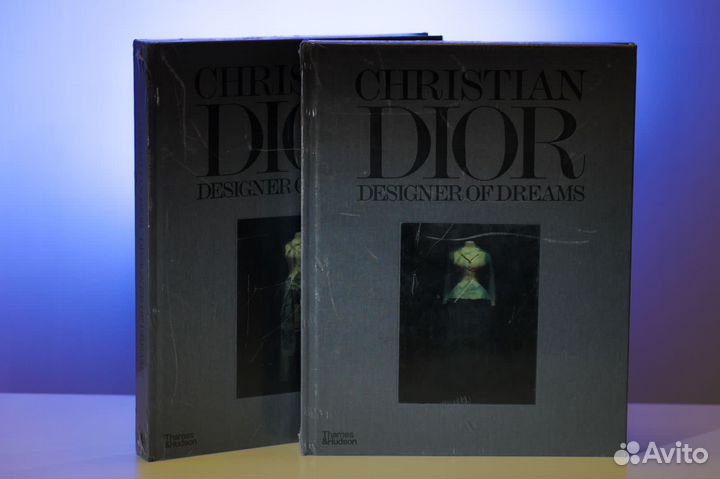 Книга Christian Dior