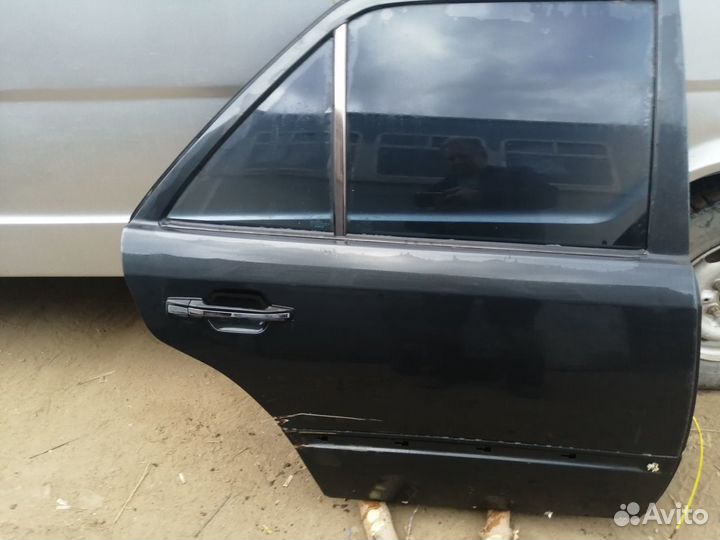 Двери задние для Мерседес 124