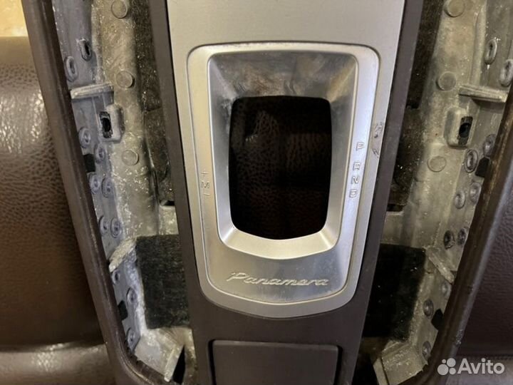 Подлокотник Porsche Panamera Turbo 970