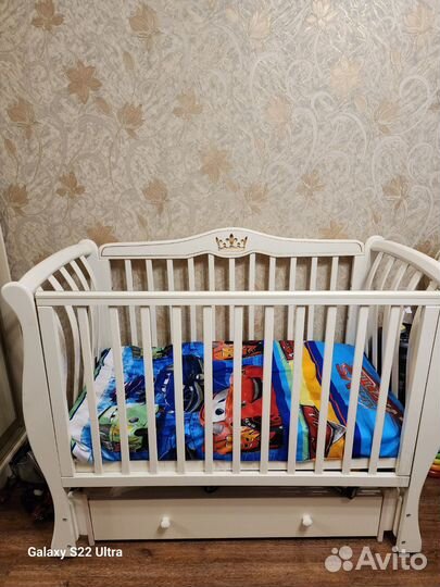 Детская кроватка с поперечным маятником